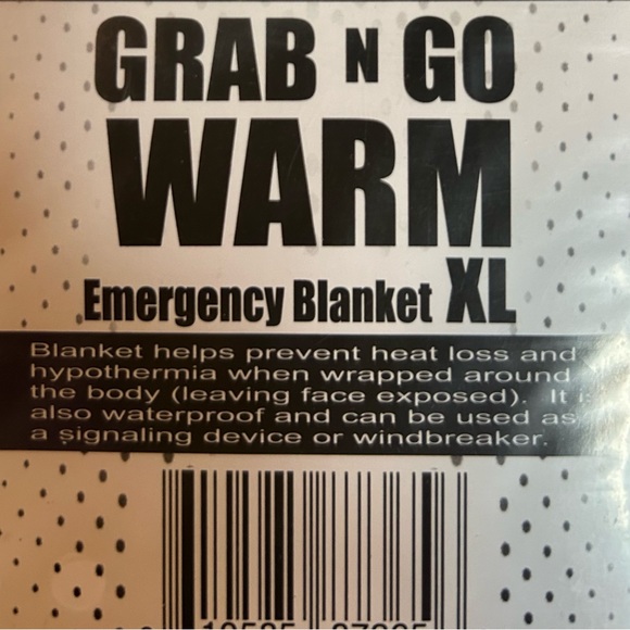 Backpack Accessories 2 carabiners, 2 rain ponchos, 2 emergency blankets - Picture 4 of 5